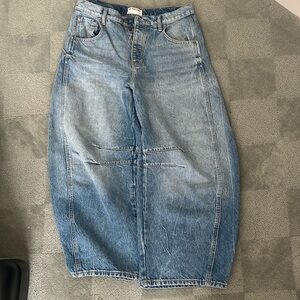 Free people mid rise barrel jeans!